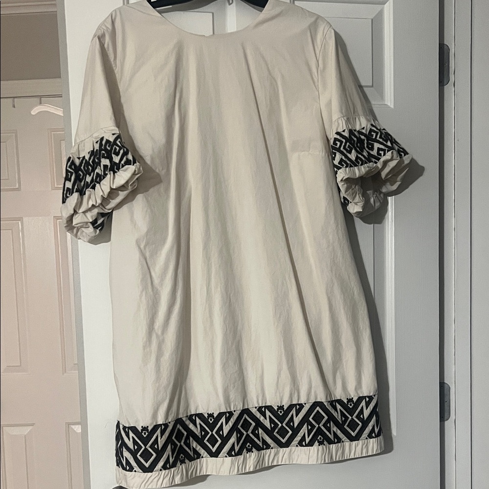 Banana Republic Cream Tunic with Black Geometric Trim